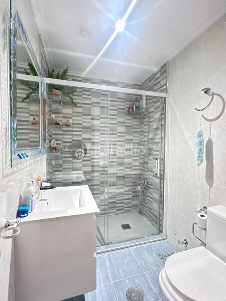 Foto e8d0e6b7-bdcb-4b8c-aa6e-84e59202e1bf. Casa aparellada amb calefacció aparcament a Verín