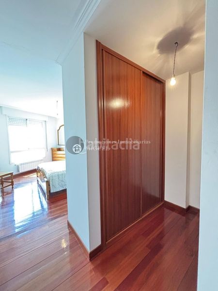 Foto a1fb5d0e-44ee-4cb4-ae8c-4717bd11f0e0. Piso  de cuatro dormitorios en Verín