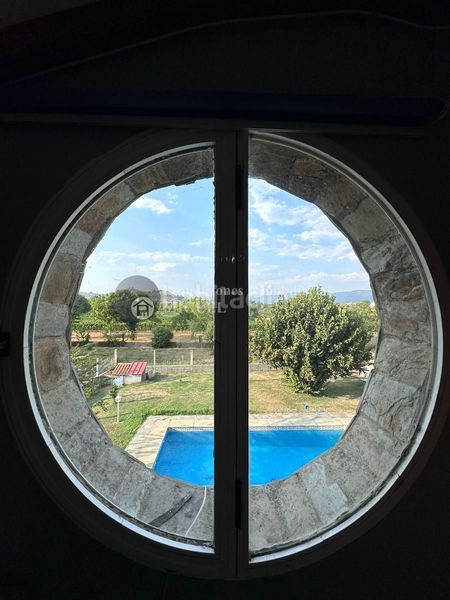 Foto 464a3880-bfb9-42b8-b576-e3e67c2a6d4c. Xalet amb calefacció aparcament piscina a Verín