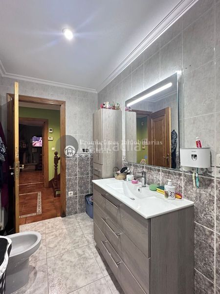 Foto 4745e139-0aba-4aeb-bcb1-66935744e256. Xalet amb calefacció aparcament piscina a Verín