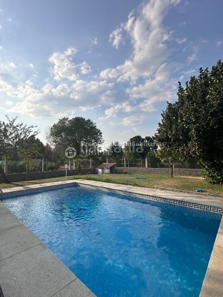 Foto 545d925f-aed8-42a2-84c5-6e7bfe007fee. Xalet amb calefacció aparcament piscina a Verín