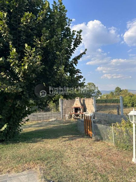 Foto fa10af38-8c11-431e-8fcc-4cbc93d852ff. Xalet amb calefacció aparcament piscina a Verín