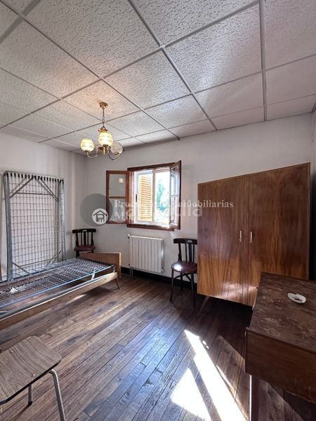 Foto 4d1f4a8a-fbba-4337-8bc4-743606b19386. Casa amb calefacció a Laza