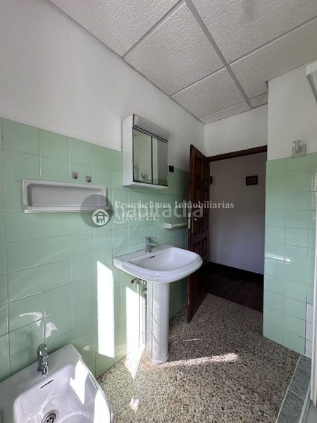 Foto 6350ca45-d9a2-48d7-8e92-3ccd7ac045e9. Casa amb calefacció a Laza