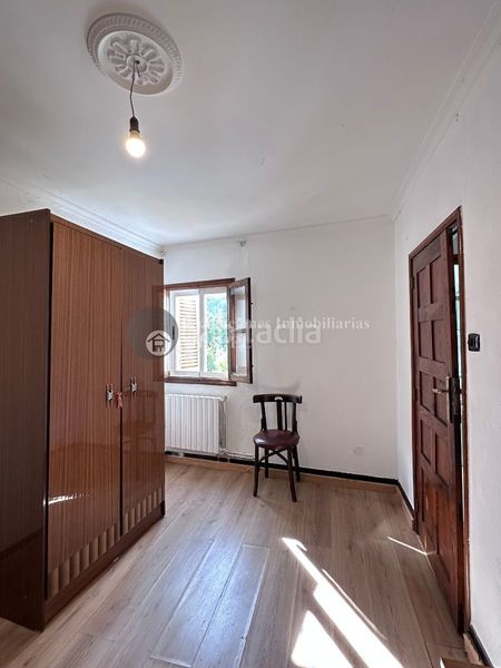 Foto 8e724249-d0d0-4bde-aaea-a28c7f9fe269. Casa amb calefacció a Laza