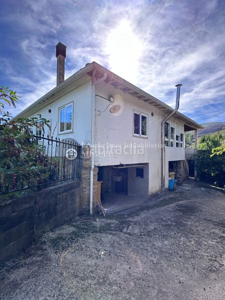 Foto b11c789d-e89f-480d-8b56-44ffc5fc4c22. Casa amb calefacció a Laza