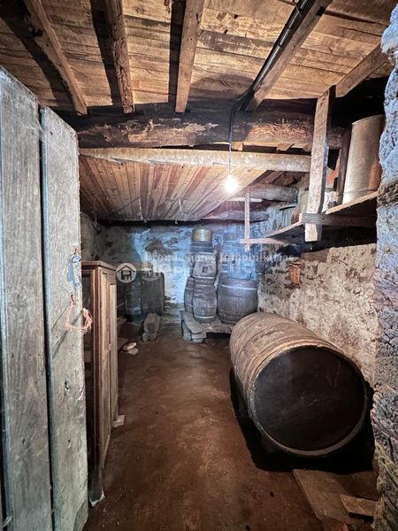 Foto d117d634-3898-494b-b2af-aaf0e0f6762f. Casa amb calefacció a Laza