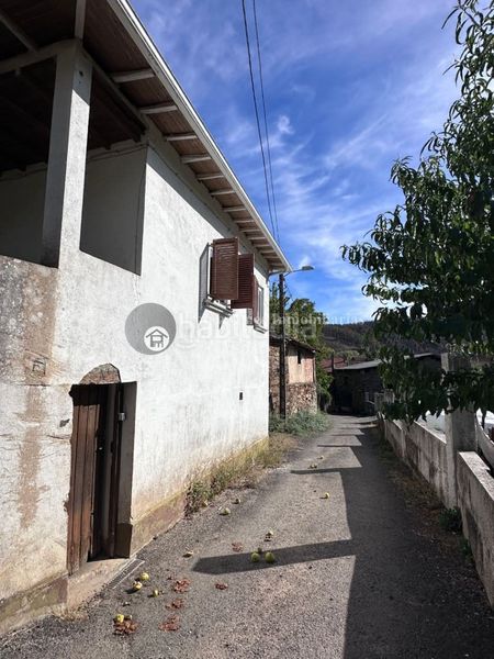 Foto debee3c2-6af4-40d0-a684-4c14f87b5aa4. Casa amb calefacció a Laza