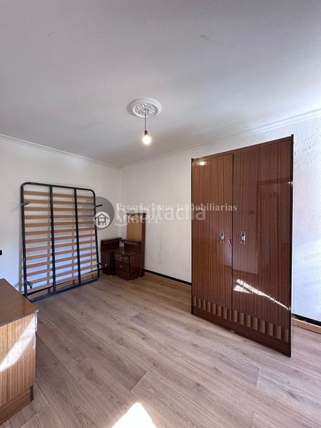 Foto e05cedcc-27b0-453c-959c-0a0fda91769c. Casa amb calefacció a Laza