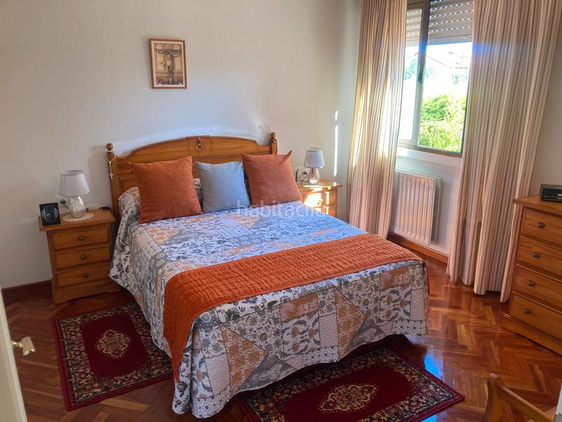 Foto 27dd4879-d963-4609-9376-504198150c7e. Xalet amb xemeneia aparcament a Argés