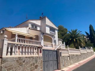 Chalet à Calle margarita 27. Urbanizacion los olivos  chalet independiente de 205 metros en p