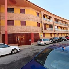 Appartement  Calle olías. Piso seminuevo con garaje, trastero y pisicina comunitaria