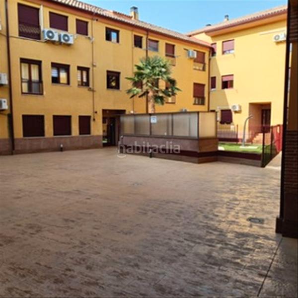 Foto ebf6040f-f2ac-4282-8668-7515c4b9663a. Piso  seminuevo con garaje, trastero y pisicina comunitaria en Magán