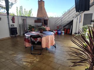 Casa en Calle nogueras 11. Casa totalmente reformada con patio terraza sotano