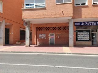 Local Comercial en Avenida fabin escribano 53. Paso de gente