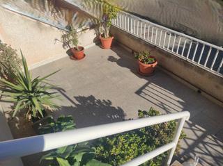 Casa adossada  Plaza cronista carlos valcárcel 3. Porche patio y terraza
