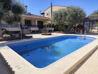 Xalet  Avenida castillo de monteagudo 63. Chalet con piscina