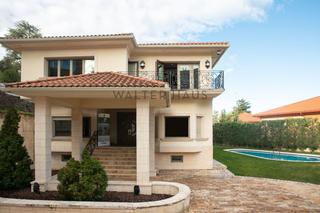 Piso  Calle de guisando. Chalet independiente con jardín y piscina en venta en ciudad uni