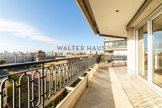 Piso  Paseo de eduardo dato. Piso exterior a reformar con terraza  y garaje en finca en venta