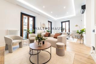 Appartement  Calle de augusto figueroa. Piso exterior reformado en venta con 5 balcones en justicia, mad
