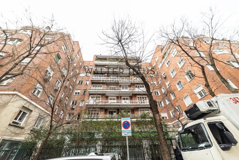 Foto 599a5fe0-069e-4080-83f3-28b7bdd88d6e. Piso  exterior a estrenar en venta en Almagro, en Madrid