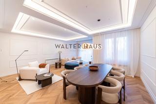 Etagenwohnung  Calle de viriato. Piso exterior a estrenar en venta en almagro, madrid