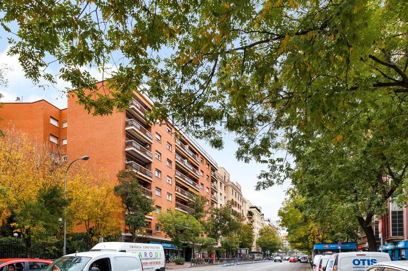 Foto c2ad96c6-16e4-4916-91d8-313f24b2eb76. Piso  exterior en venta en Lista, en Lista Madrid