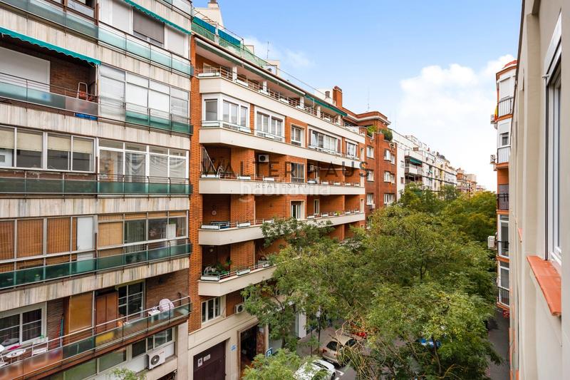 Foto d73b0100-51da-418a-91cb-586e75a353ac. Piso  exterior en venta en Lista, en Lista Madrid