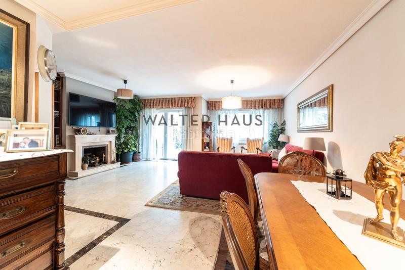 Foto 1505cfaa-ae60-4824-aefa-88fa97dc8d69. Chalet  adosado en venta con terraza, jardín, plaza de garaje y piscina en la zona de la piovera, en Madrid