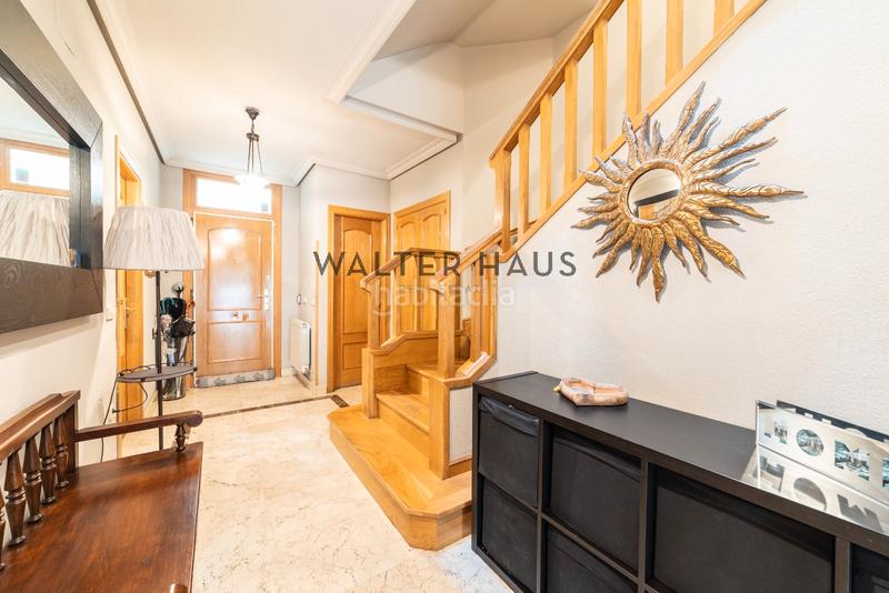 Foto 247c06f1-ca14-44da-82a1-464ccc200c71. Chalet  adosado en venta con terraza, jardín, plaza de garaje y piscina en la zona de la piovera, en Madrid