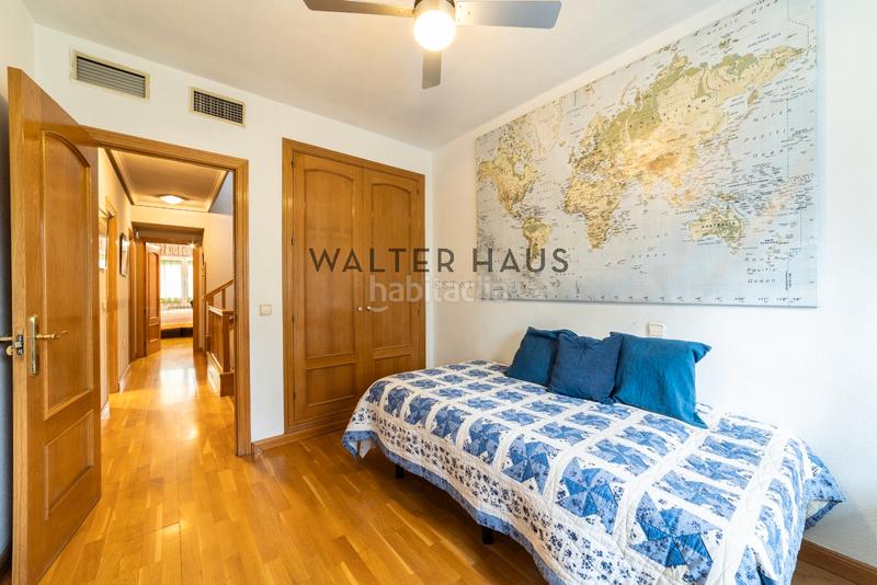 Foto 35c2fb5e-fd80-49cf-976b-59ddb0923187. Chalet  adosado en venta con terraza, jardín, plaza de garaje y piscina en la zona de la piovera, en Madrid