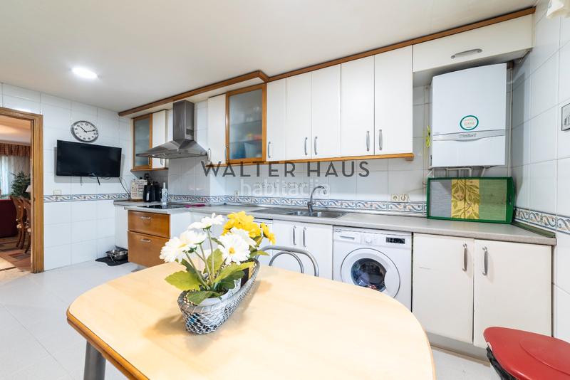 Foto 7d4b5a17-1c69-4da7-8e63-c07b4824ea9b. Chalet  adosado en venta con terraza, jardín, plaza de garaje y piscina en la zona de la piovera, en Madrid