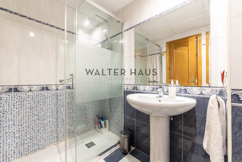 Foto d7231f9c-1211-4203-af35-4b21ca854098. Chalet  adosado en venta con terraza, jardín, plaza de garaje y piscina en la zona de la piovera, en Madrid