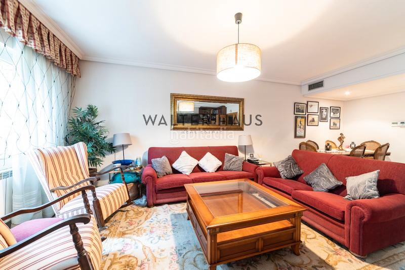 Foto e039dcc5-de56-450c-918b-494e31140765. Chalet  adosado en venta con terraza, jardín, plaza de garaje y piscina en la zona de la piovera, en Madrid