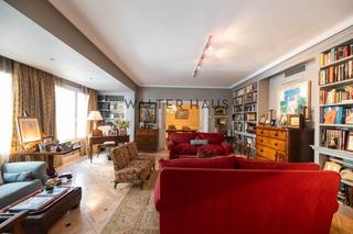 Pis  Avenida de concha espina. Piso en venta con piscina, terraza y trastero a reformar en el v