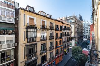 Piso  Calle de hortaleza. Piso exterior a reformar de 137m2, en barrio justicia, madrid