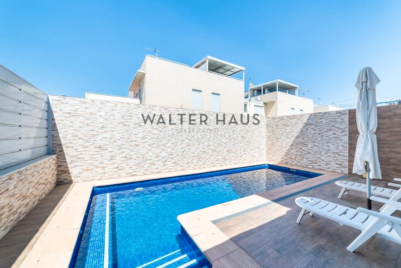 Foto c169c021-fdd9-4f8a-a399-49e10fe74544. Casa aparellada amb calefacció piscina a Soto de Henares Torrejón de Ardoz