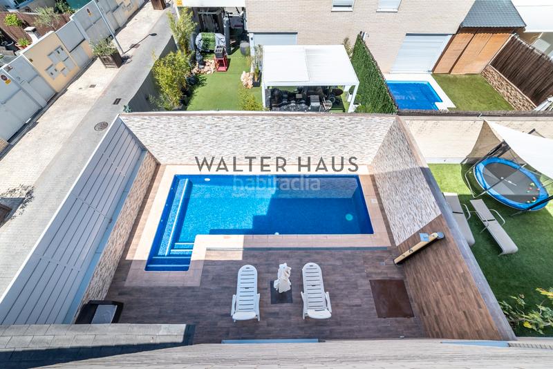 Foto ebc473bd-9e8f-4c9f-a148-46bf35a2b382. Casa aparellada amb calefacció piscina a Soto de Henares Torrejón de Ardoz