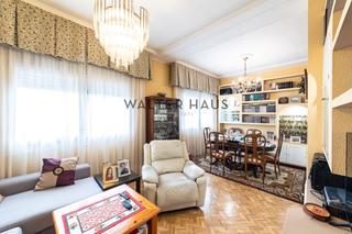 Pis  Calle de maudes. Piso exterior a actualizar en rios rosas, madrid