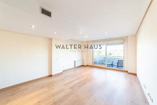 Location Appartement  Calle del eucalipto. Exclusivo piso con terraza, piscina en azotea y garaje en hispan