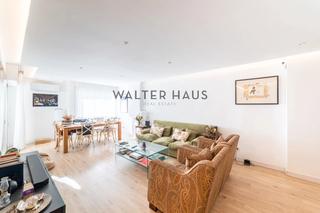 Etagenwohnung  Paseo de la reina cristina. Piso en venta con terraza en zona jerónimos, madrid.