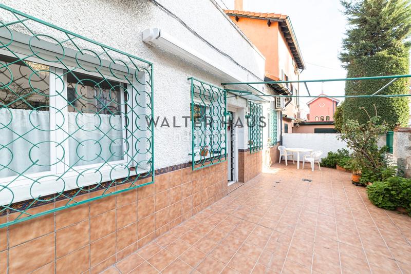 Foto f6e8a5ef-9886-4da5-9147-582bd1f1813e. Reihenhaus mit heizung in Ciudad Jardín Madrid