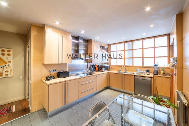 Foto ae43b1eb-ff6a-4e30-8fb3-46623c490f8b. Pis amb calefacció aparcament a El Viso Madrid