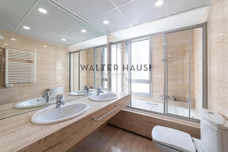 Foto 03cc552e-f2b8-48cf-98a2-d694fd18a4c1. Piso dúplex exterior en venta en El Viso, . en El Viso Madrid