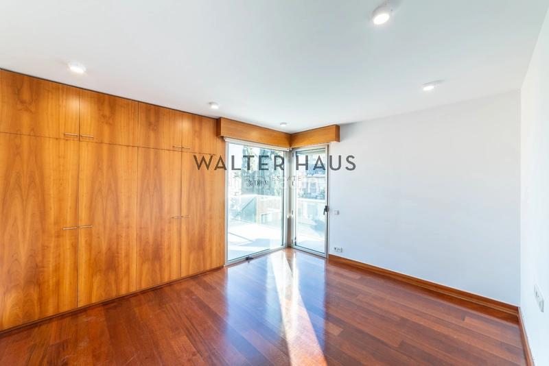 Foto 9adeacbc-50a2-4966-977e-cf0f904db182. Piso dúplex exterior en venta en El Viso, . en El Viso Madrid