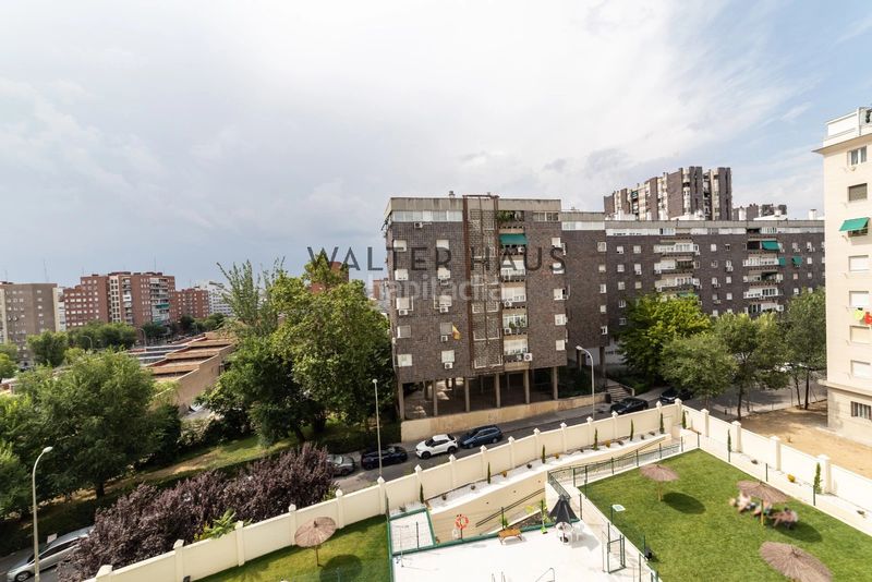 Foto 1f835eec-46a1-4f38-aab2-e08ca7d24e14. Pis amb calefacció piscina a Niño Jesús Madrid