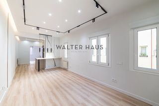 Location Appartement  Paseo de la reina cristina. Piso totalmente reformado en alquiler en jerónimos, madrid