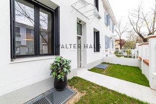 Pis  Calle de mercedes fórmica. Chalet pareado reformado en venta en fuente del berro, madrid