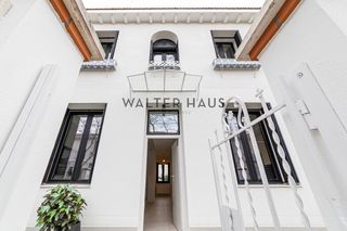 Pis  Calle de mercedes fórmica. Chalet pareado reformado en venta en fuente del berro, madrid