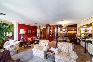 Piso  Calle de zurbano. Piso a reformar con dos plazas de garaje en venta en almagro, ma